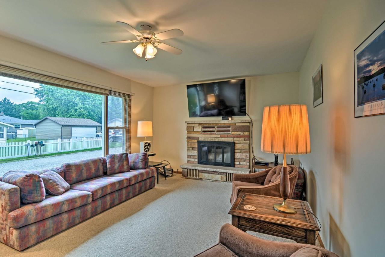 Lake Huron House With Grill And Beach Access! East Tawas Bagian luar foto