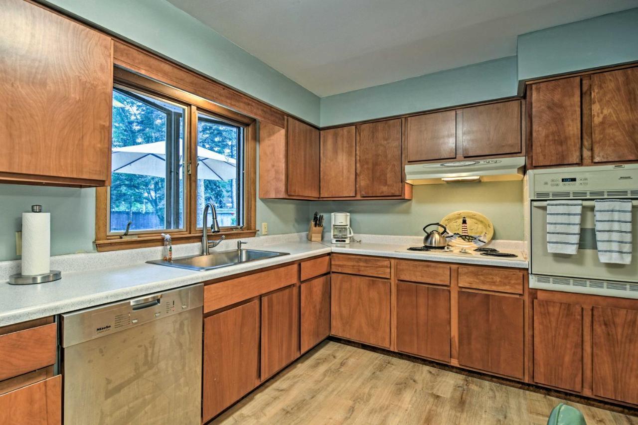 Lake Huron House With Grill And Beach Access! East Tawas Bagian luar foto