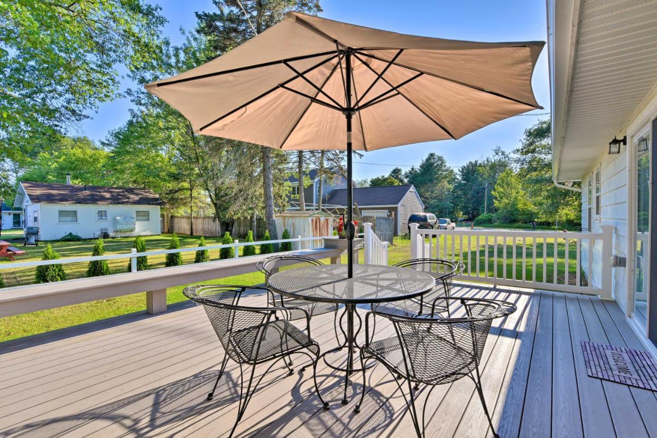 Lake Huron House With Grill And Beach Access! East Tawas Bagian luar foto