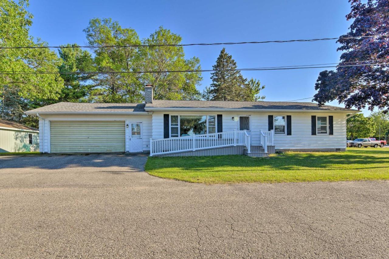 Lake Huron House With Grill And Beach Access! East Tawas Bagian luar foto